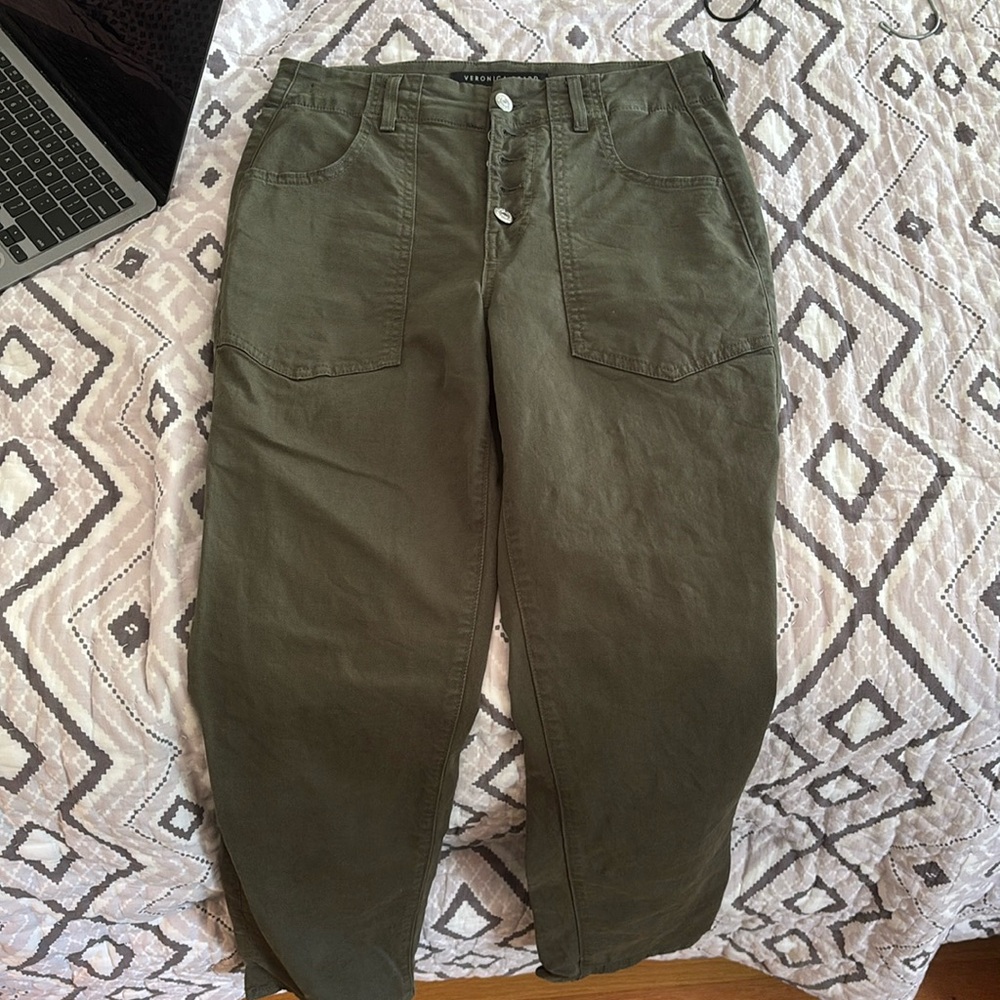 Veronica heard green pants